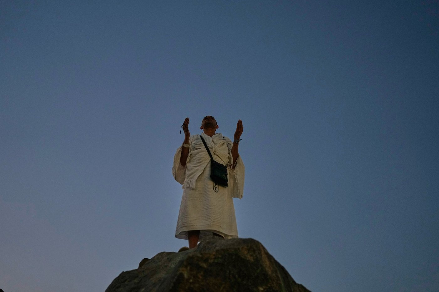 Muslim pilgrims converge on Mount Arafat in Saudi Arabia as the Hajj reaches its peak | iNFOnews.ca Muslim pilgrims converge on Mount Arafat in Saudi Arabia as the Hajj reaches its peak | iNFOnews.ca