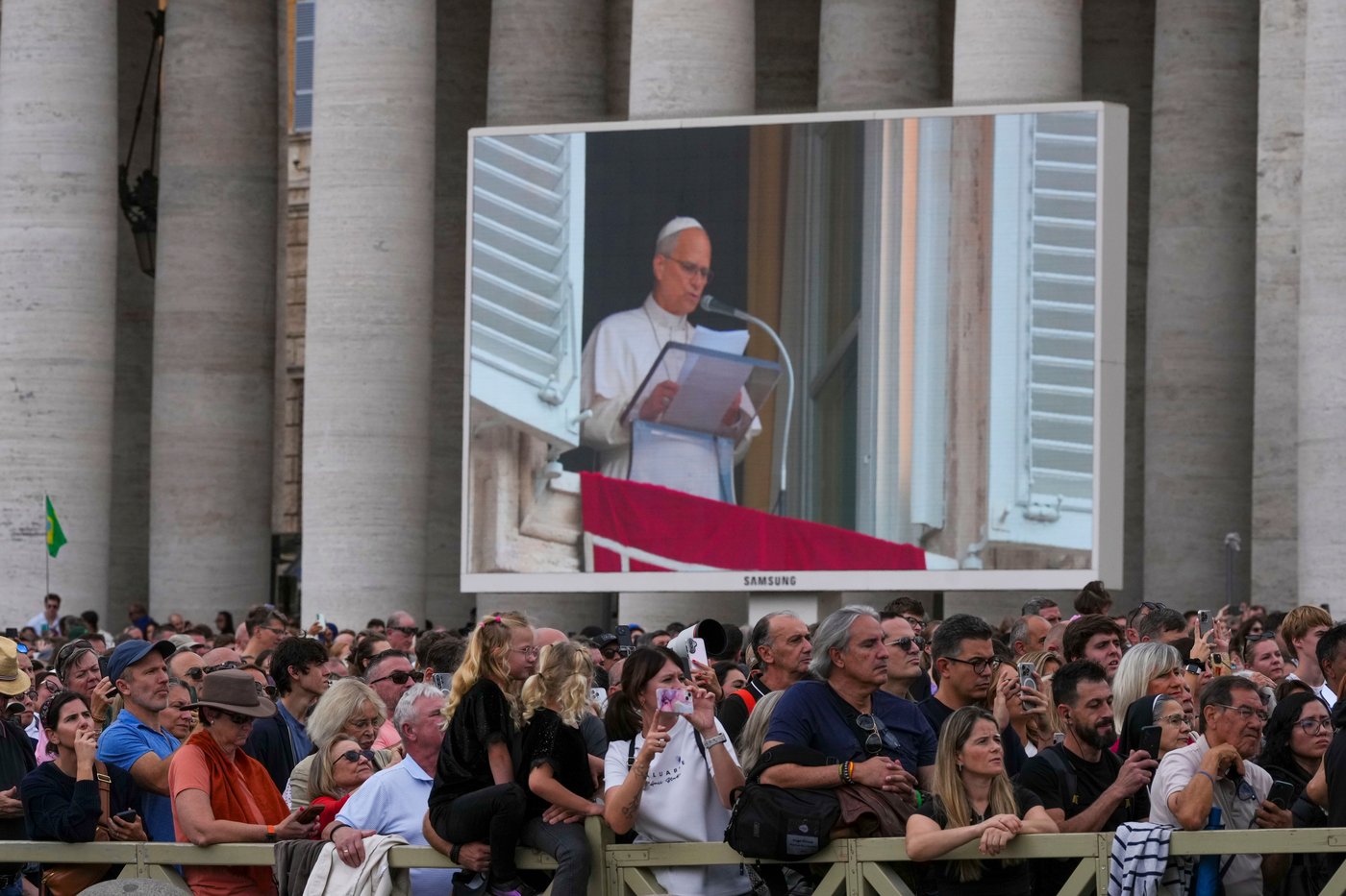 Pope Leo XIV urges humanitarian cooperation between Ukraine and Russia during call with Zelenskyy | iNFOnews.ca Pope Leo XIV urges humanitarian cooperation between Ukraine and Russia during call with Zelenskyy | iNFOnews.ca