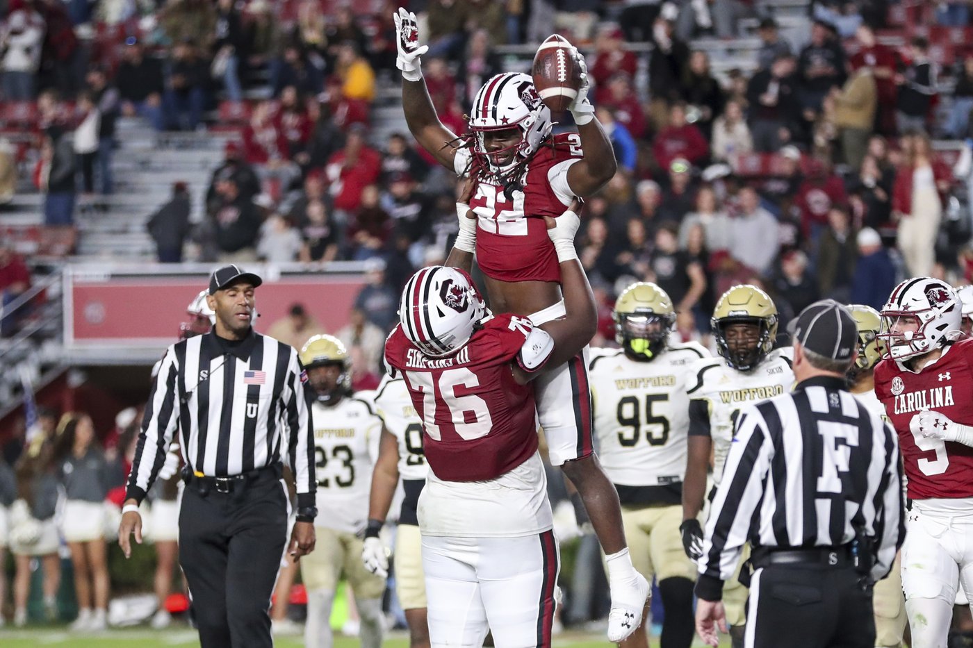 Freshman Sellers shines again in No. 19 South Carolina's 56-12 win over Wofford | iNFOnews.ca