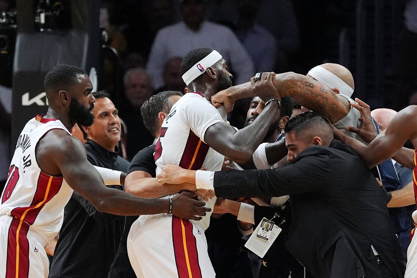 Cooper Flagg dominates with 29 points, Dallas adds to winless Miami's misery with 113-109 victory | iNFOnews.ca