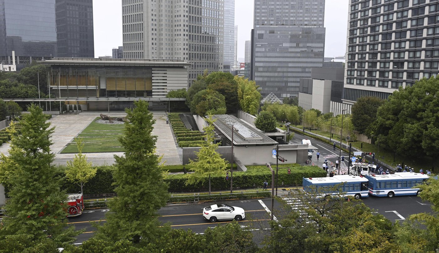 Japan's governing party headquarters is attacked with firebombs and suspect is arrested | iNFOnews.ca