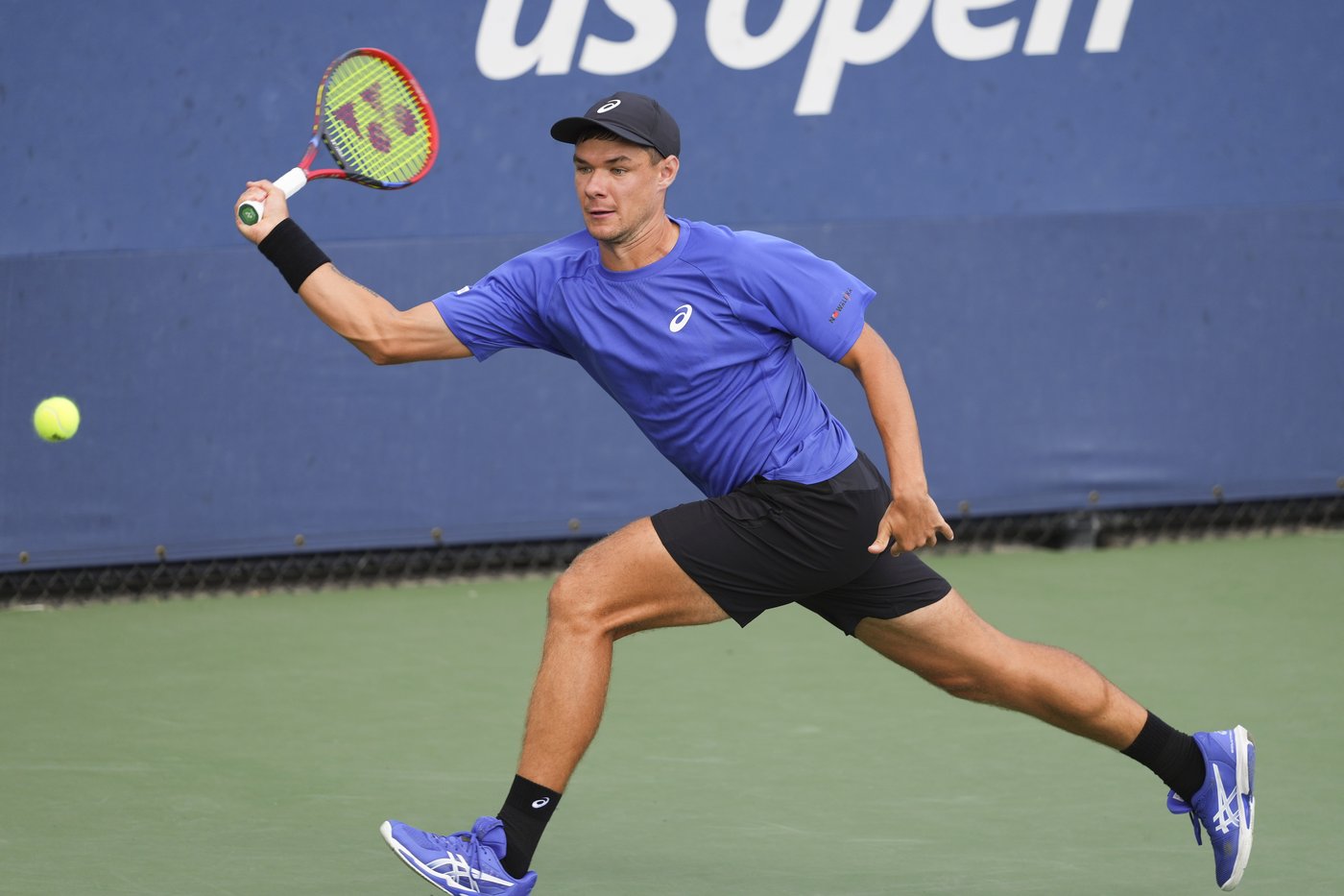 Man apologizes for taking Kamil Majchrzak's hat from a young fan at the US Open | iNFOnews.ca Man apologizes for taking Kamil Majchrzak's hat from a young fan at the US Open | iNFOnews.ca