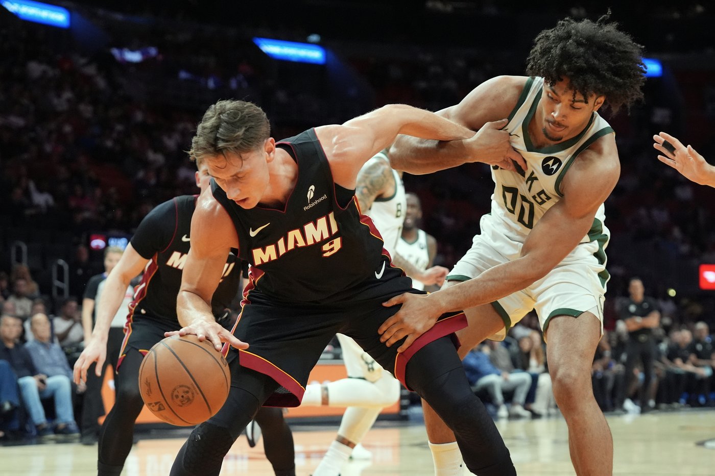 Pelle Larsson scores 28, Bam Adebayo adds 21 and Heat top Bucks 112-105 for 7th consecutive win | iNFOnews.ca
