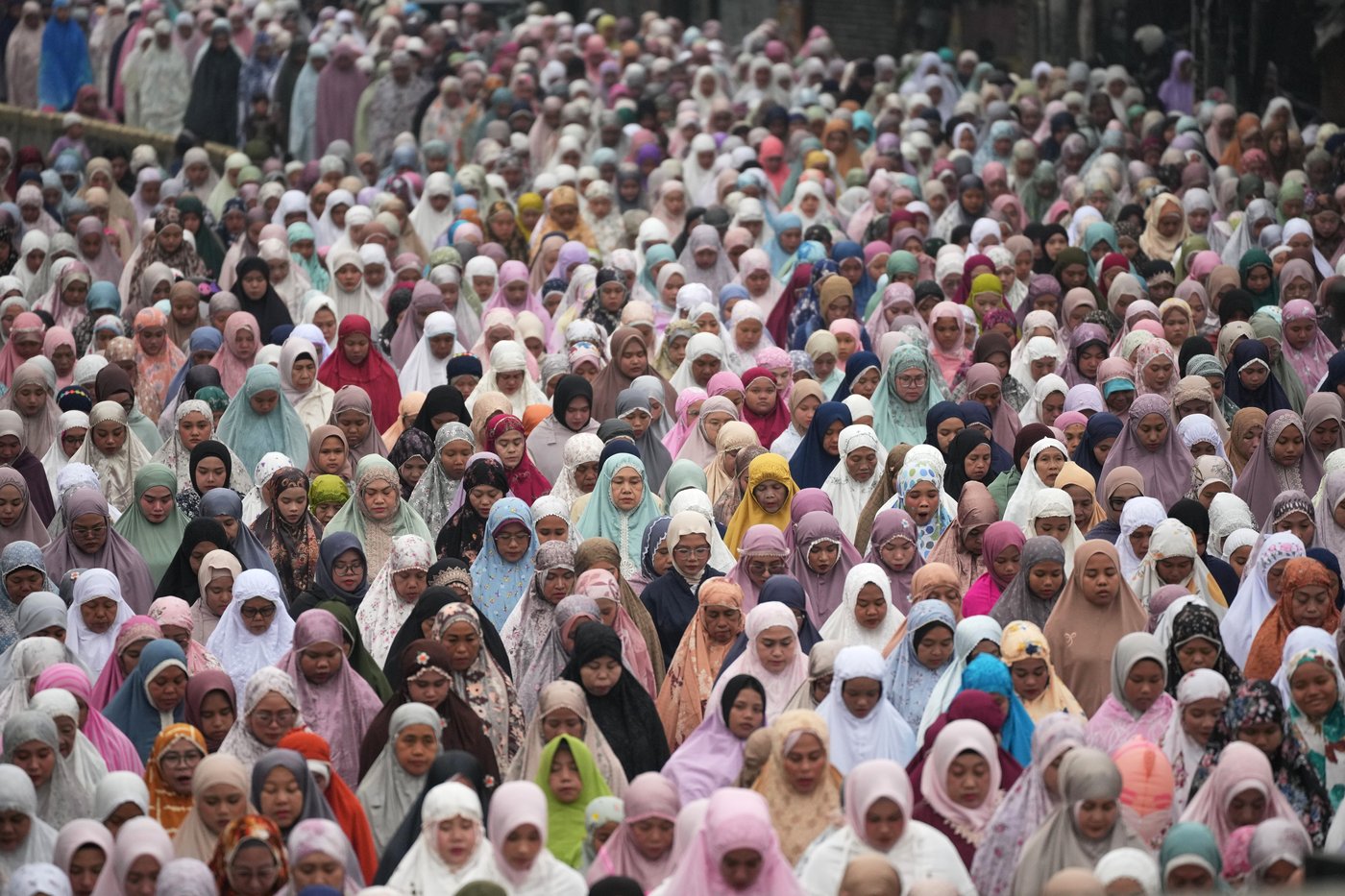 A look at celebrations for Eid al-Fitr around the world, in photos | iNFOnews.ca