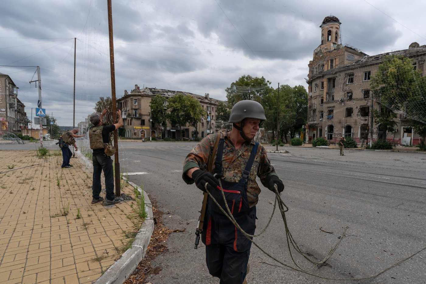 2 dead in Ukraine from Russian attacks, 4 more in Russian-held area hit by Ukrainian drones | iNFOnews.ca
