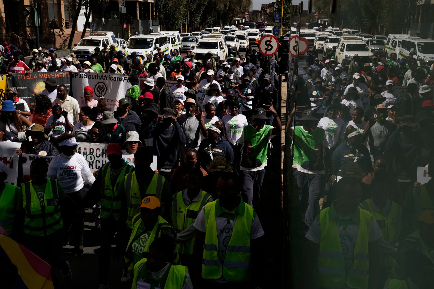 Hundreds march in Johannesburg against illegal migration as shops shut over looting fears | iNFOnews.ca Hundreds march in Johannesburg against illegal migration as shops shut over looting fears | iNFOnews.ca