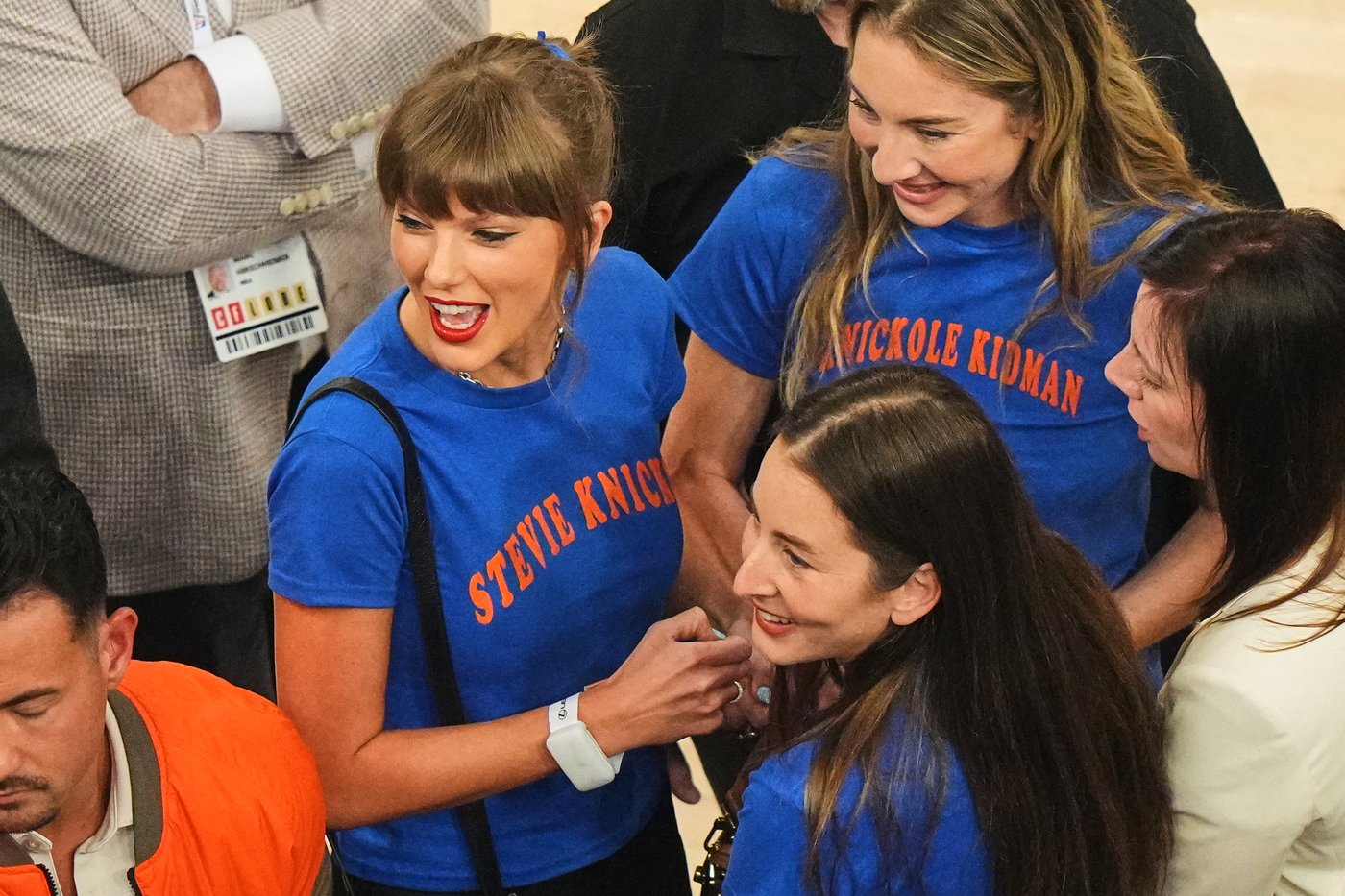 Taylor Swift attends Knicks' record-breaking rally over Spurs in Game 4 of the NBA Finals | iNFOnews.ca