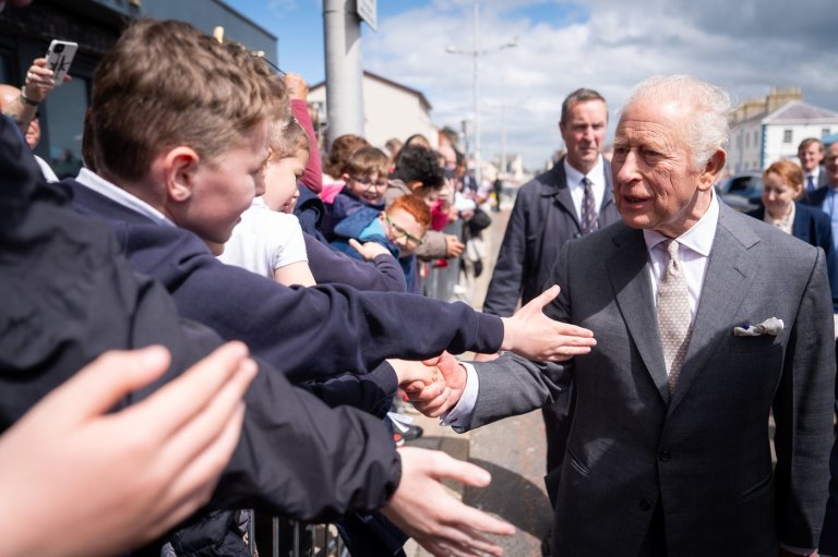 Sea gull splatters King Charles III during Northern Ireland visit | iNFOnews.ca