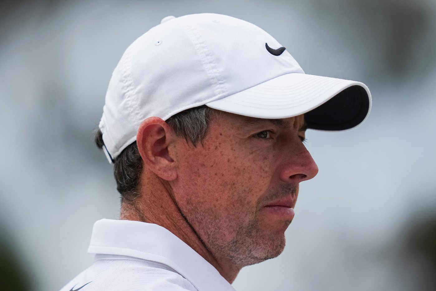 Rory McIlroy's late birdie burst means he'll be playing on the weekend at the Australian Open | iNFOnews.ca