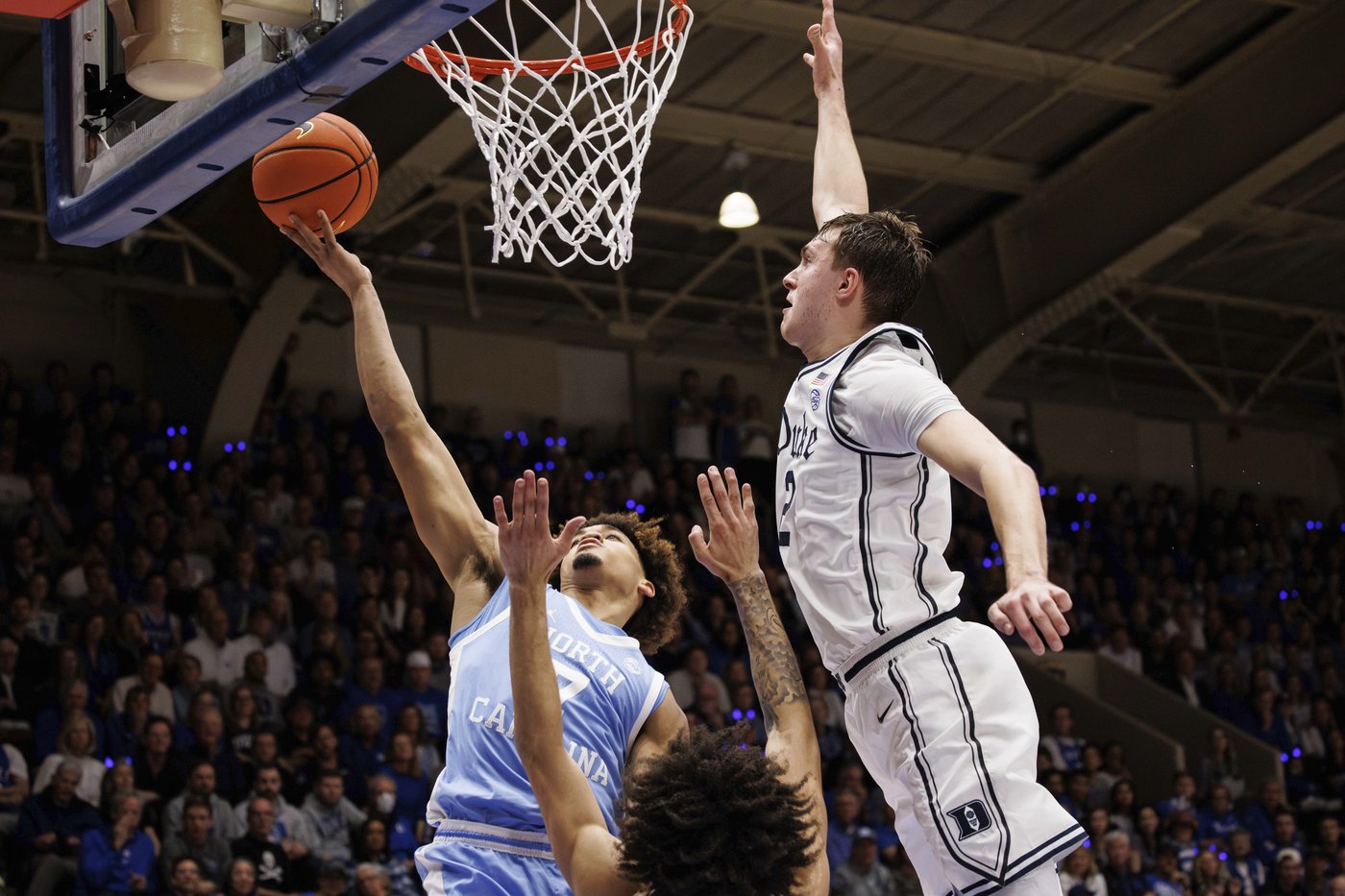 No. 2 Duke's 1st-half dominance takes UNC, drama out of latest rivalry game | iNFOnews.ca