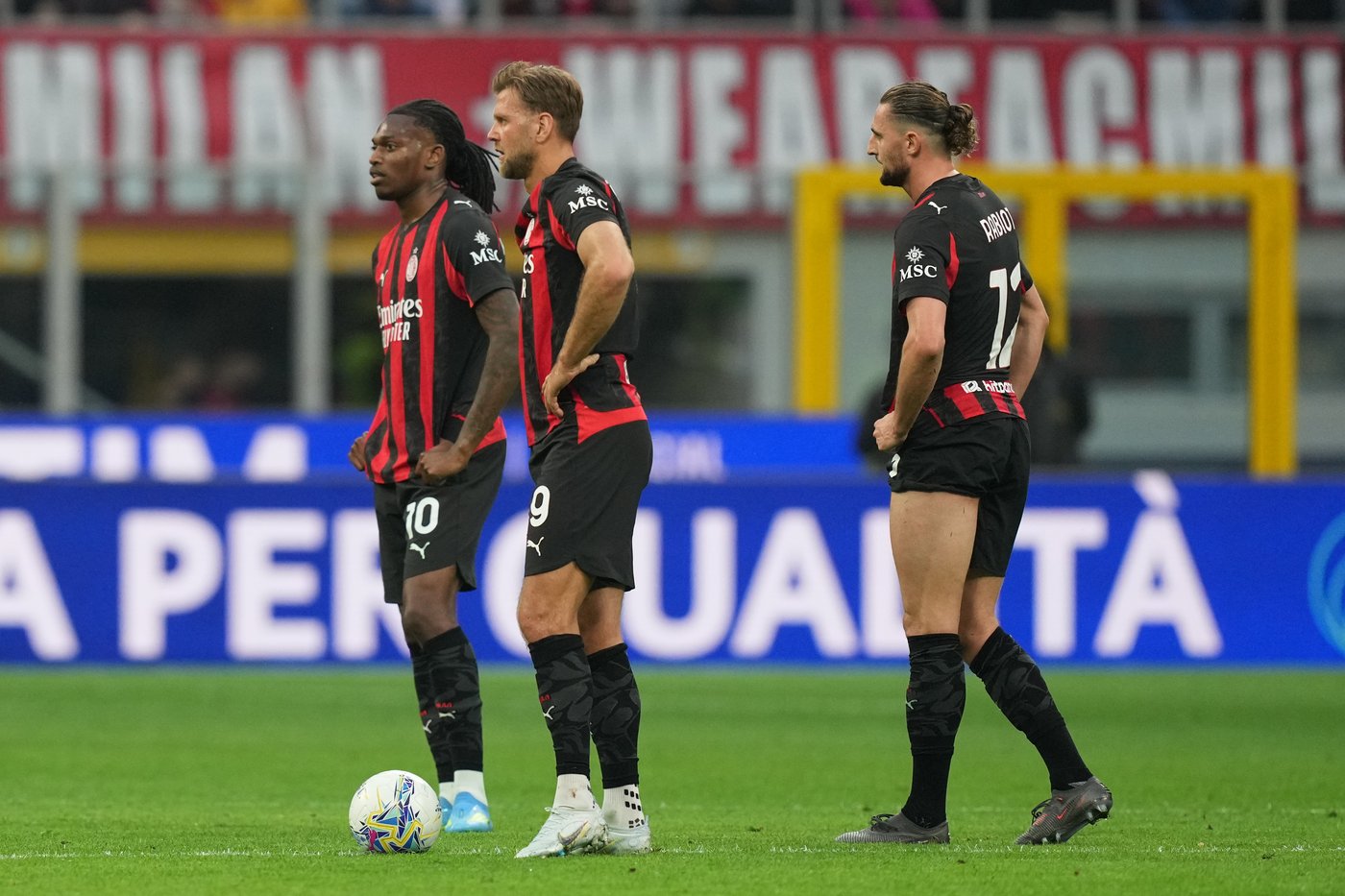 AC Milan booed off after shock home loss to Udinese and Juventus closes the gap | iNFOnews.ca AC Milan booed off after shock home loss to Udinese and Juventus closes the gap | iNFOnews.ca
