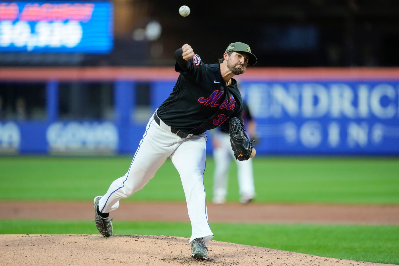 Mets pitcher Clay Holmes sidelined indefinitely with broken leg after getting hit by line drive | iNFOnews.ca
