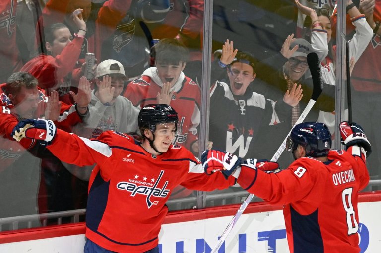 Defenseman Cole Hutson impresses in his NHL debut, then scores at the end for the Capitals | iNFOnews.ca