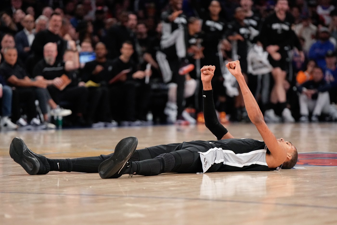Victor Wembanyama carries Spurs to 115-111 win that cuts Knicks' NBA Finals lead to 2-1 | iNFOnews.ca