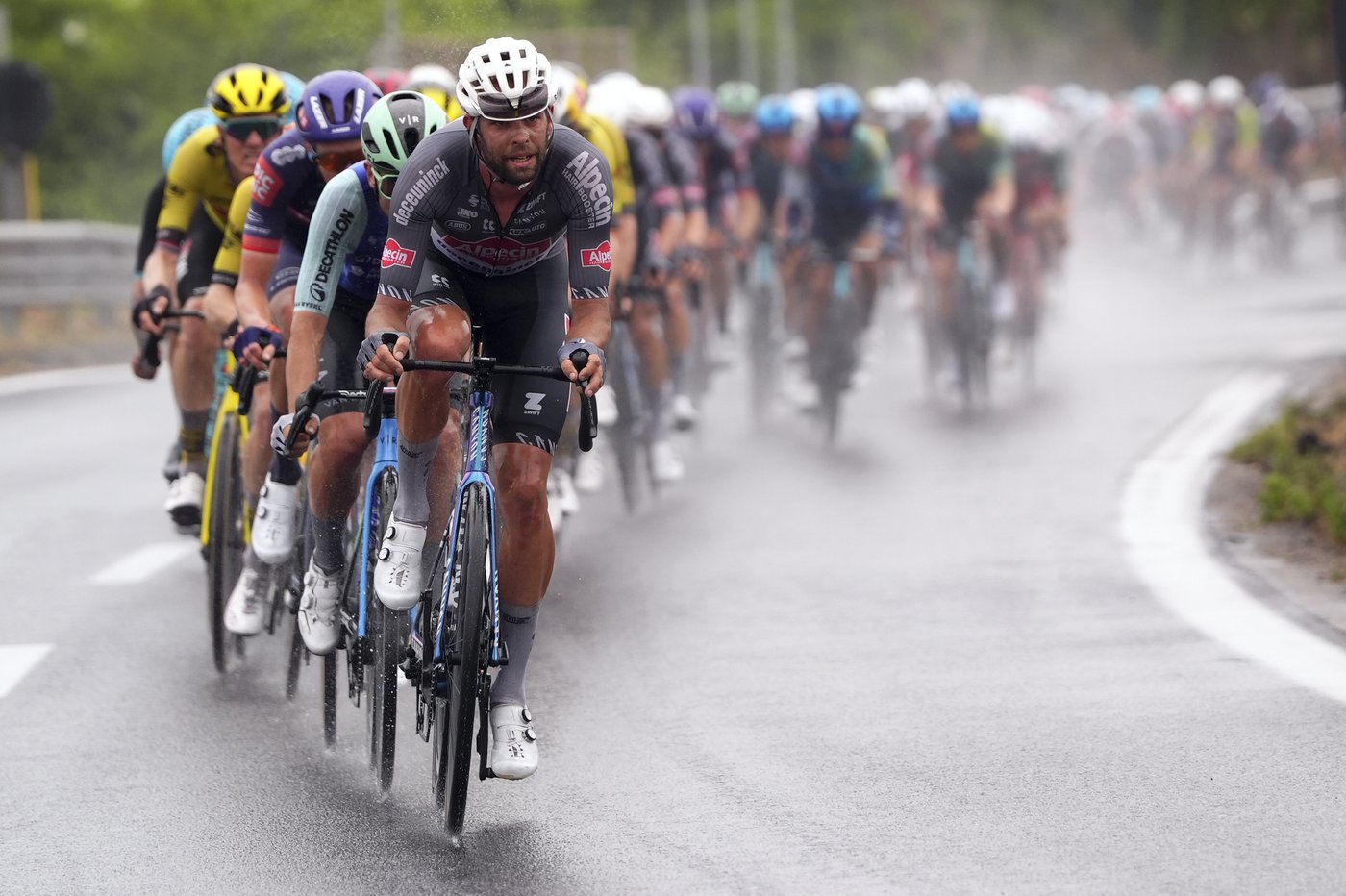 Massive crash neutralizes Giro stage 6. Groves sprints to victory, Pedersen stays in pink | iNFOnews.ca Massive crash neutralizes Giro stage 6. Groves sprints to victory, Pedersen stays in pink | iNFOnews.ca