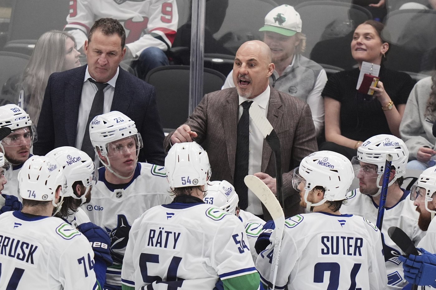 Canucks make NHL history with 3 goals in last minute of regulation, beat Stars 6-5 in OT | iNFOnews.ca Canucks make NHL history with 3 goals in last minute of regulation, beat Stars 6-5 in OT | iNFOnews.ca