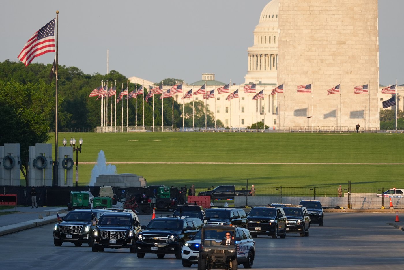 Trump drives across Lincoln Memorial Reflecting Pool to inspect new blue coating he's putting on it | iNFOnews.ca