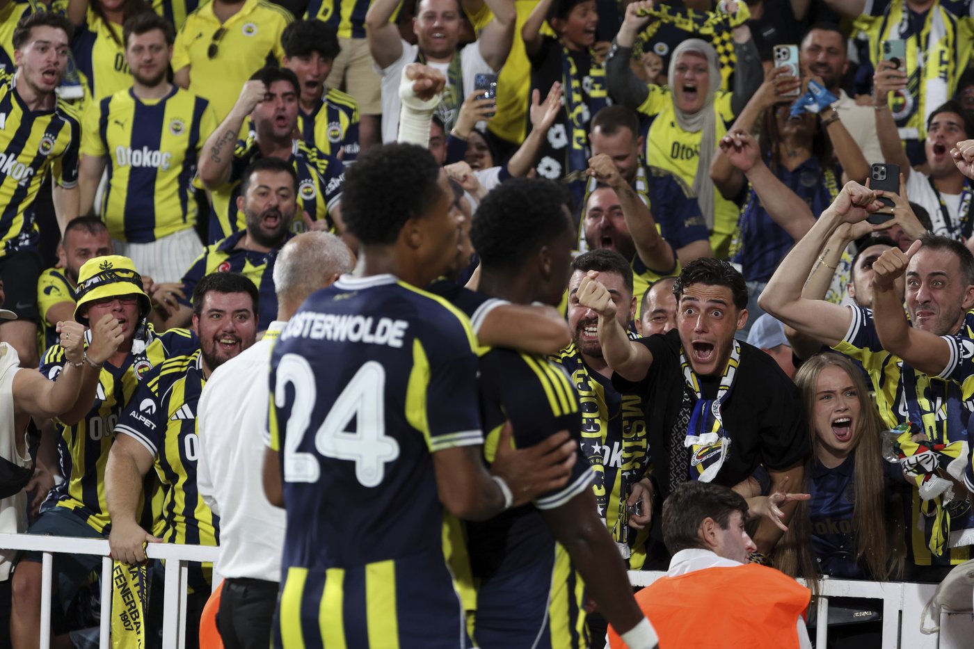 Mourinho's Fenerbahce rallies with 5 goals to beat Feyenoord in Champions League qualifying | iNFOnews.ca