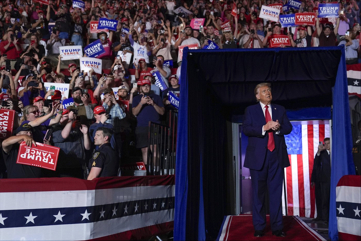 PHOTO COLLECTION: Election 2024 Campaign for President October 21 | iNFOnews.ca