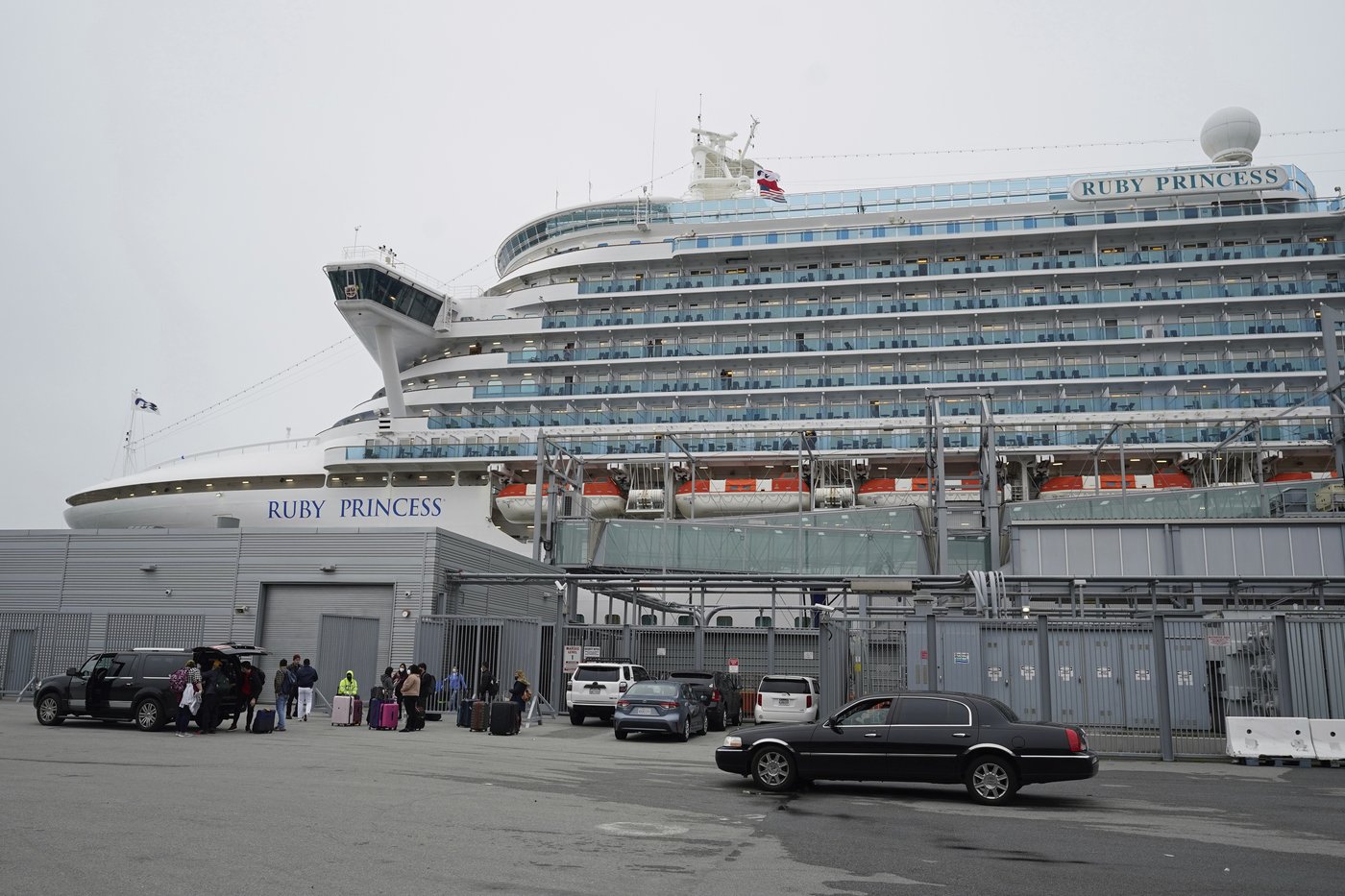 Search suspended for man believed to have gone overboard from cruise ship off California's coast | iNFOnews.ca Search suspended for man believed to have gone overboard from cruise ship off California's coast | iNFOnews.ca