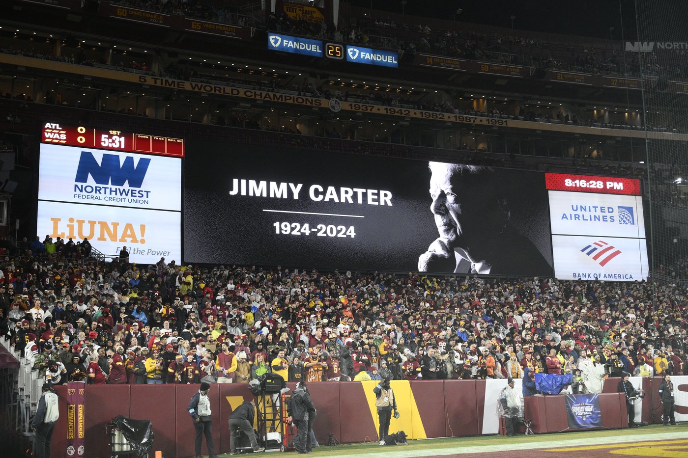 Moment of silence for former President Jimmy Carter held before the Falcons-Commanders game | iNFOnews.ca