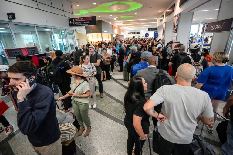 Travelers encounter long waits at some airports as DHS shutdown affects security checkpoints | iNFOnews.ca