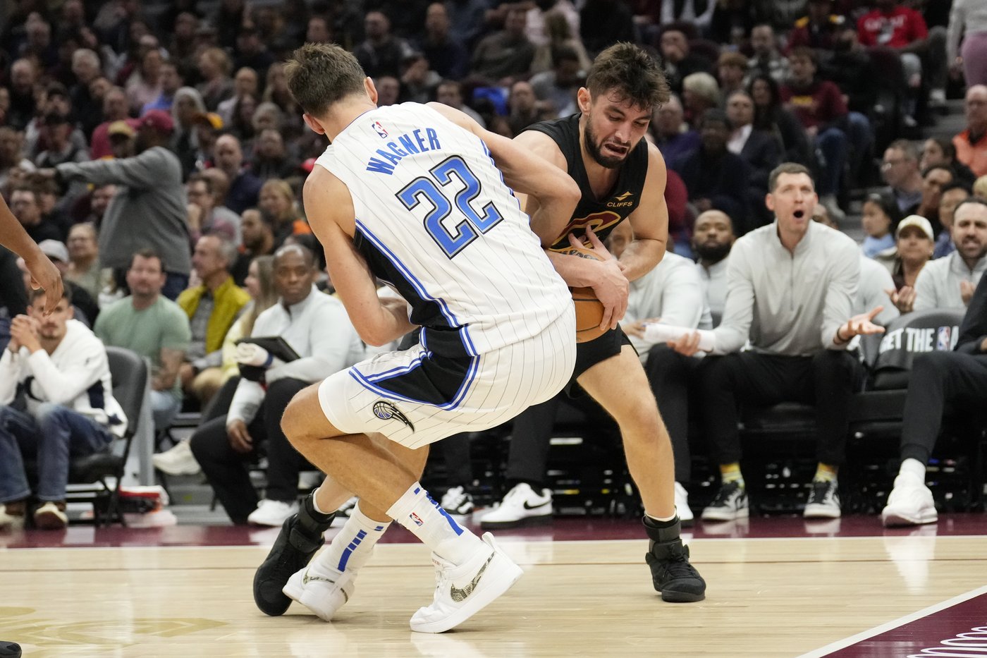 Garland scores 25 points, Cavaliers improve to 6-0 with 120-109 win over Banchero-less Magic | iNFOnews.ca