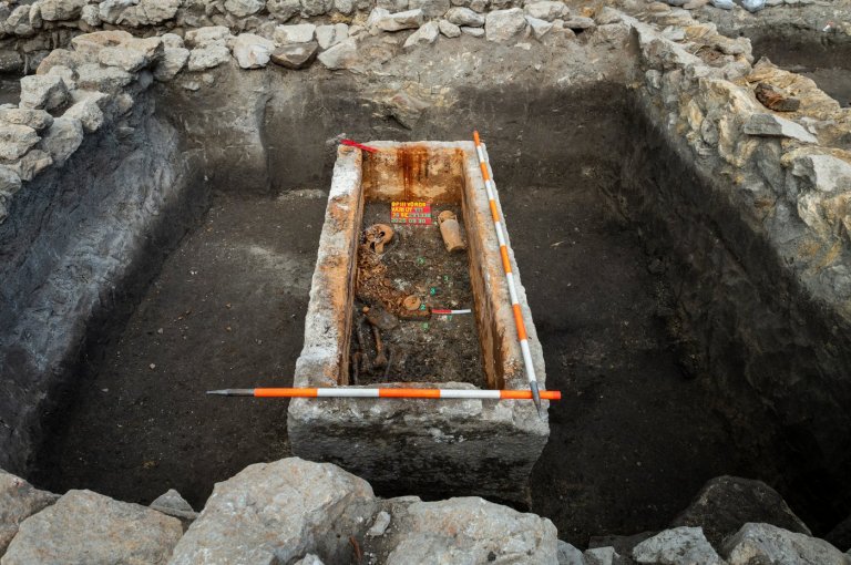 Archaeologists lift the lid on a 1,700-year-old Roman sarcophagus hidden beneath Budapest | iNFOnews.ca