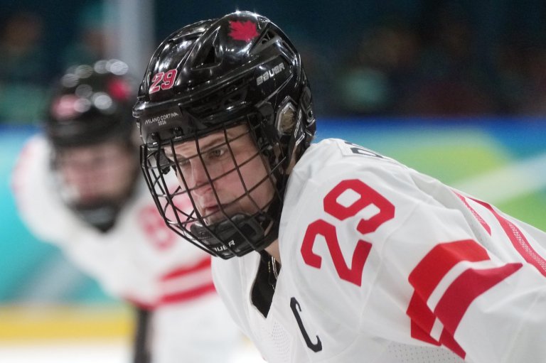 CP NewsAlert: Canadian captain Marie-Philip Poulin leaves game with injury | iNFOnews.ca