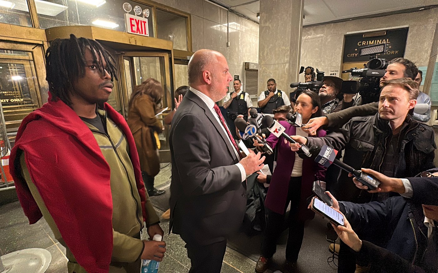 NYC police arrest man after officers were pelted during a snowball fight | iNFOnews.ca NYC police arrest man after officers were pelted during a snowball fight | iNFOnews.ca