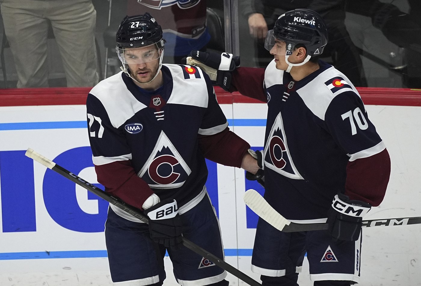 Drouin has 2 goals and an assist, Necas scores in home debut and Avalanche blank Blues 5-0 | iNFOnews.ca