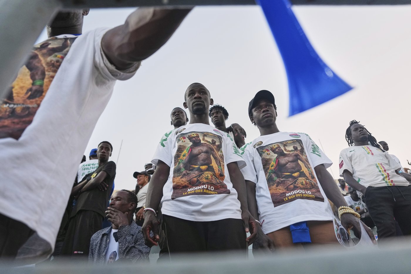 In Senegal’s wrestling arenas, rituals share the spotlight with the fight, in photos | iNFOnews.ca
