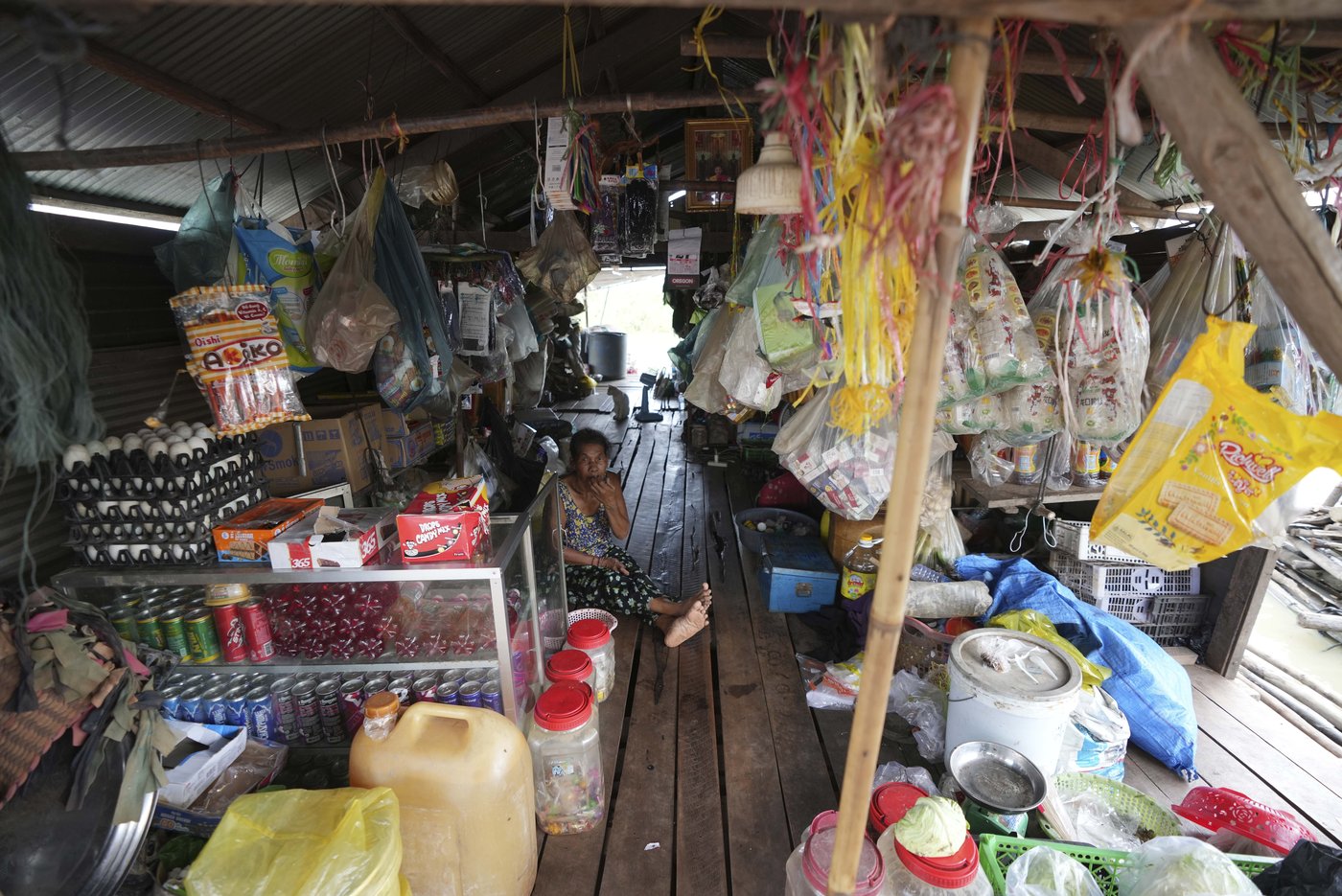 Cambodian fishermen turn to raising eels as Tonle Sap lake runs out of fish | iNFOnews.ca Cambodian fishermen turn to raising eels as Tonle Sap lake runs out of fish | iNFOnews.ca