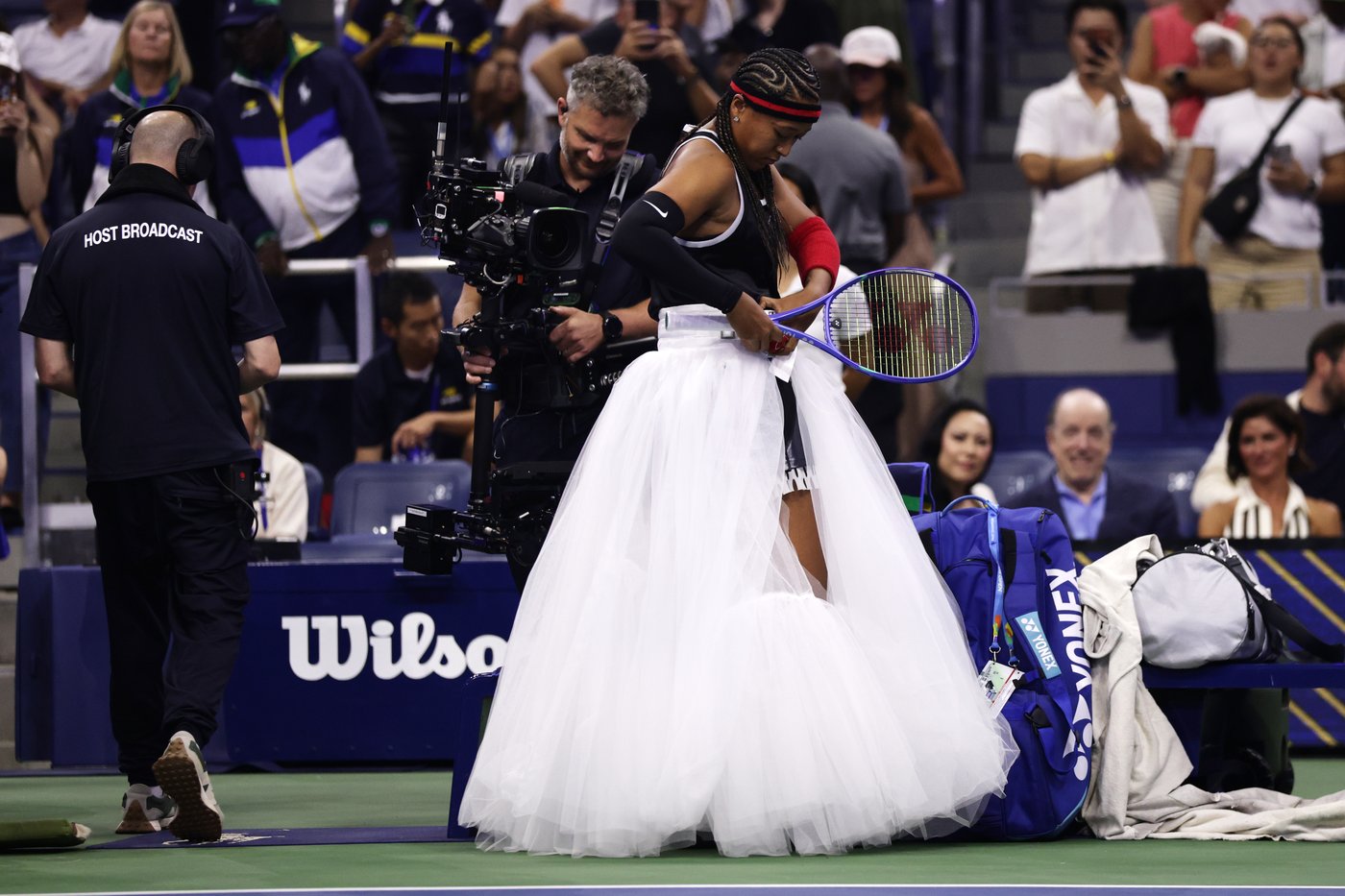 Naomi Osaka's US Open look channels Allen Iverson with gray hoodie and hair in cornrows | iNFOnews.ca Naomi Osaka's US Open look channels Allen Iverson with gray hoodie and hair in cornrows | iNFOnews.ca