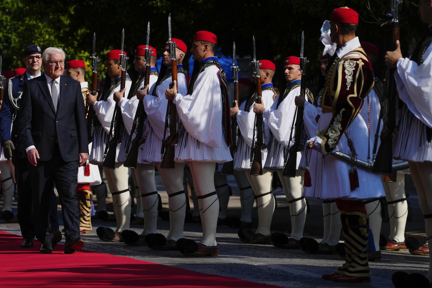 Greek leaders tell German president a WWII reparations claim is very much alive | iNFOnews.ca