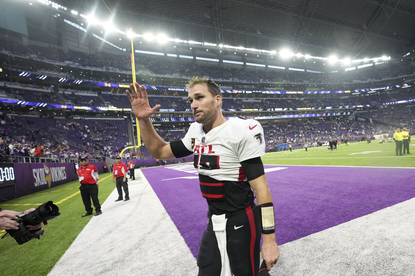 QB Kirk Cousins remains in a slump as the Vikings spoil his homecoming with 2 interceptions | iNFOnews.ca
