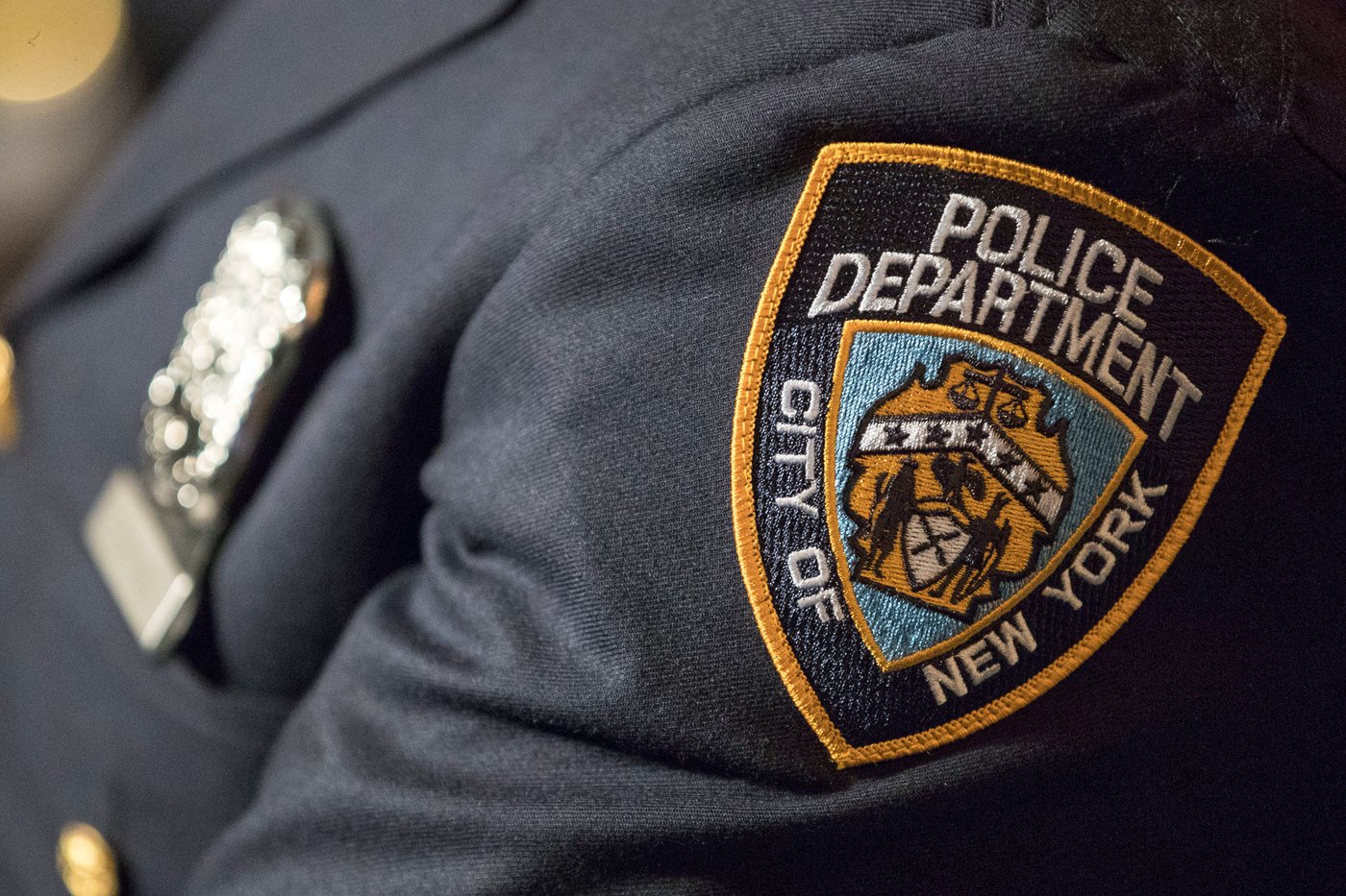 NYPD says officer who guards mayor's home is suspended after shooting a man while off duty | iNFOnews.ca