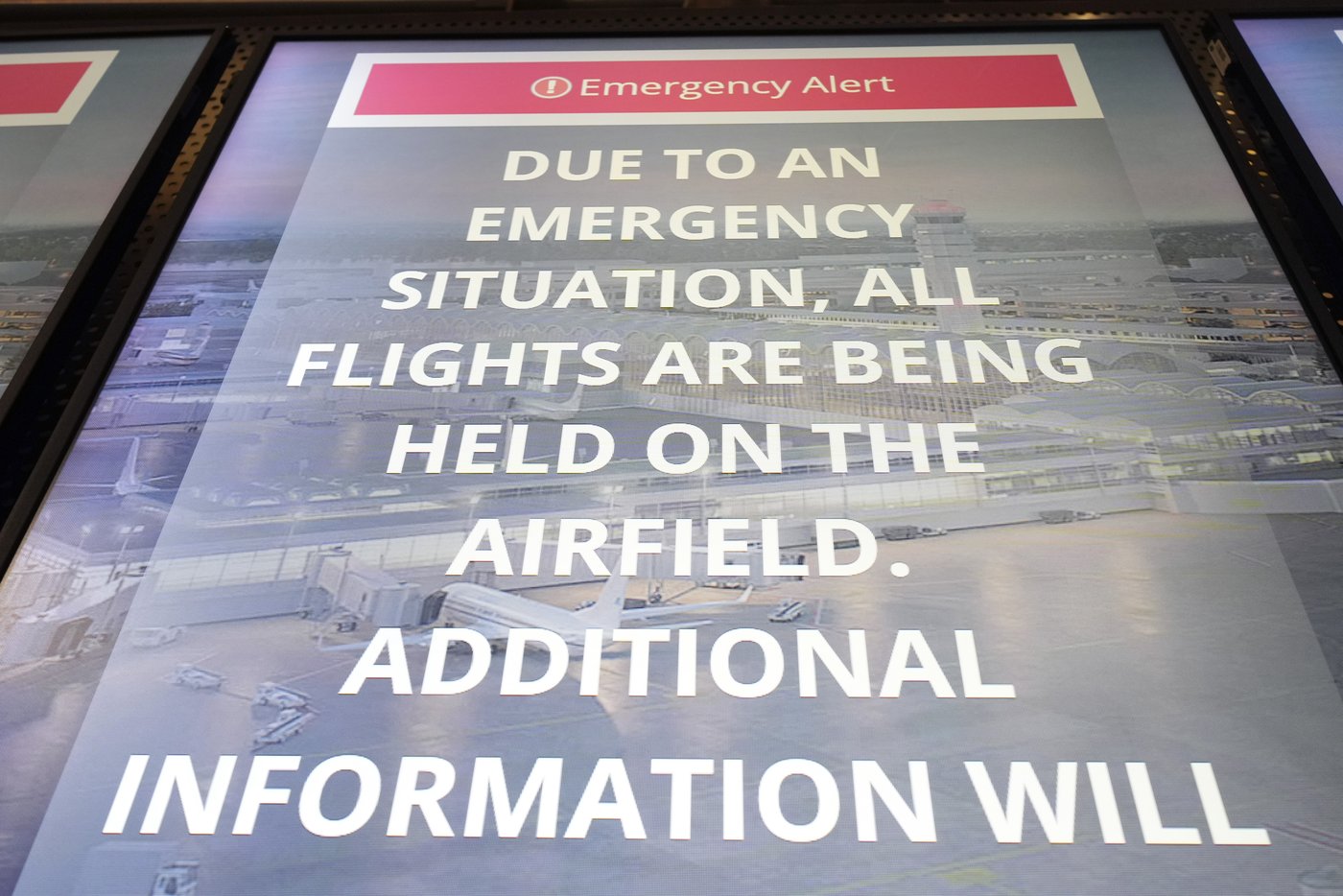 Passenger jet with 64 aboard collides with Army helicopter while landing at Reagan Airport near DC | iNFOnews.ca Passenger jet with 64 aboard collides with Army helicopter while landing at Reagan Airport near DC | iNFOnews.ca