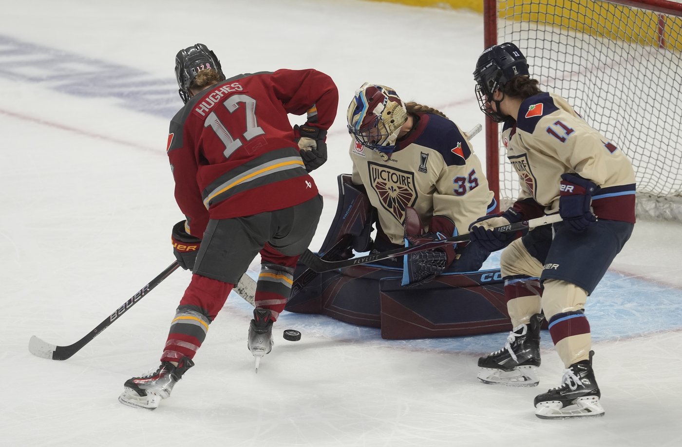 Desbiens up for second straight PWHL top goaltender award against Frankel, Philips | iNFOnews.ca
