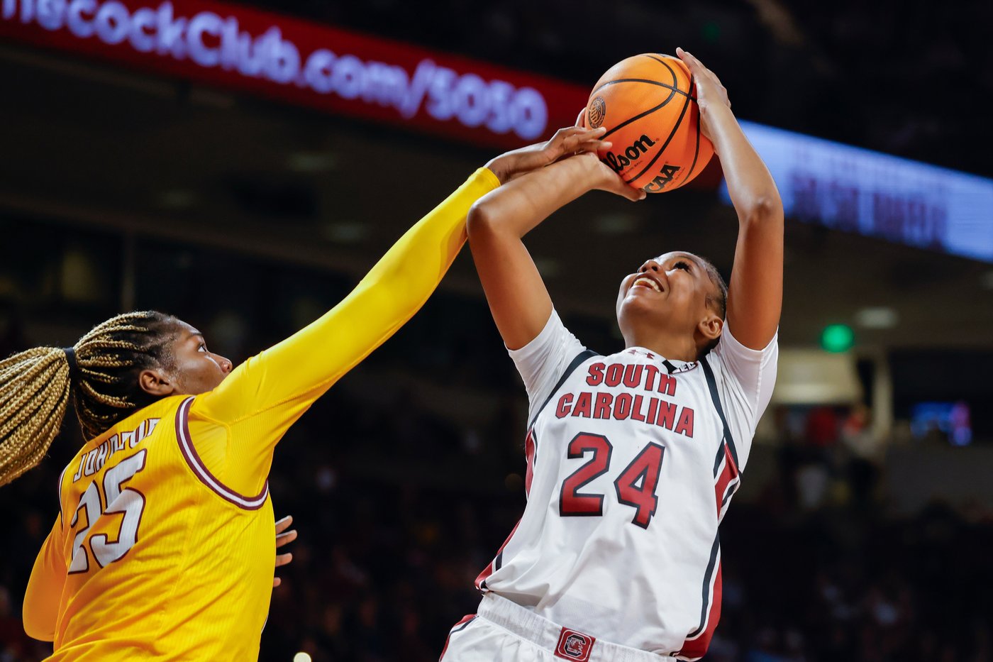 Three players top 20 points in No. 2 South Carolina's 106-56 rout of Winthrop | iNFOnews.ca