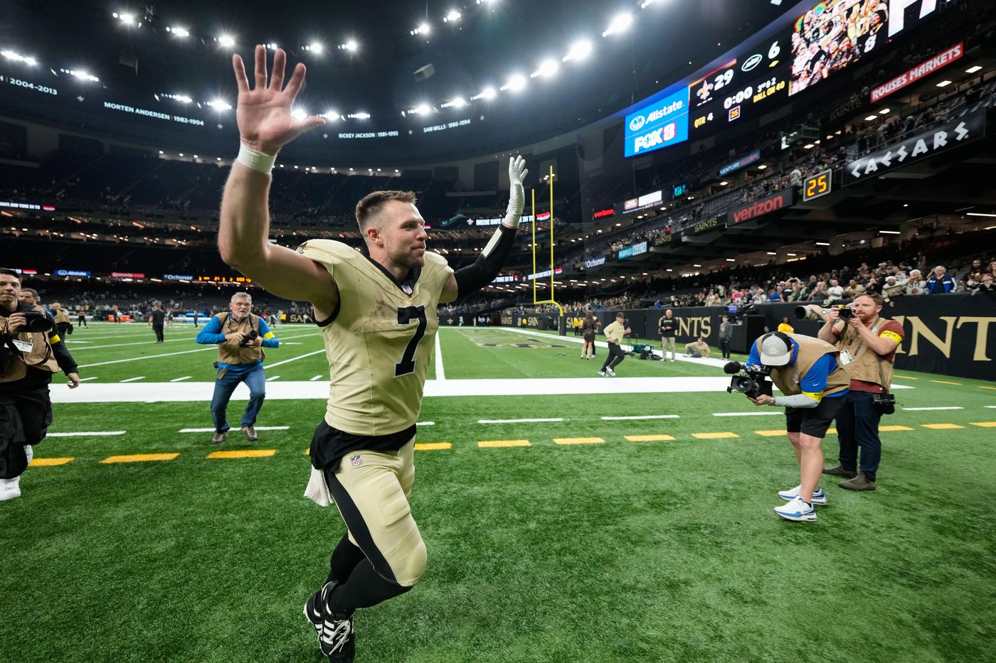 Olave's 2 TDs and Smyth's 5 field goals help Saints top Jets 29-6 for a third straight win | iNFOnews.ca Olave's 2 TDs and Smyth's 5 field goals help Saints top Jets 29-6 for a third straight win | iNFOnews.ca