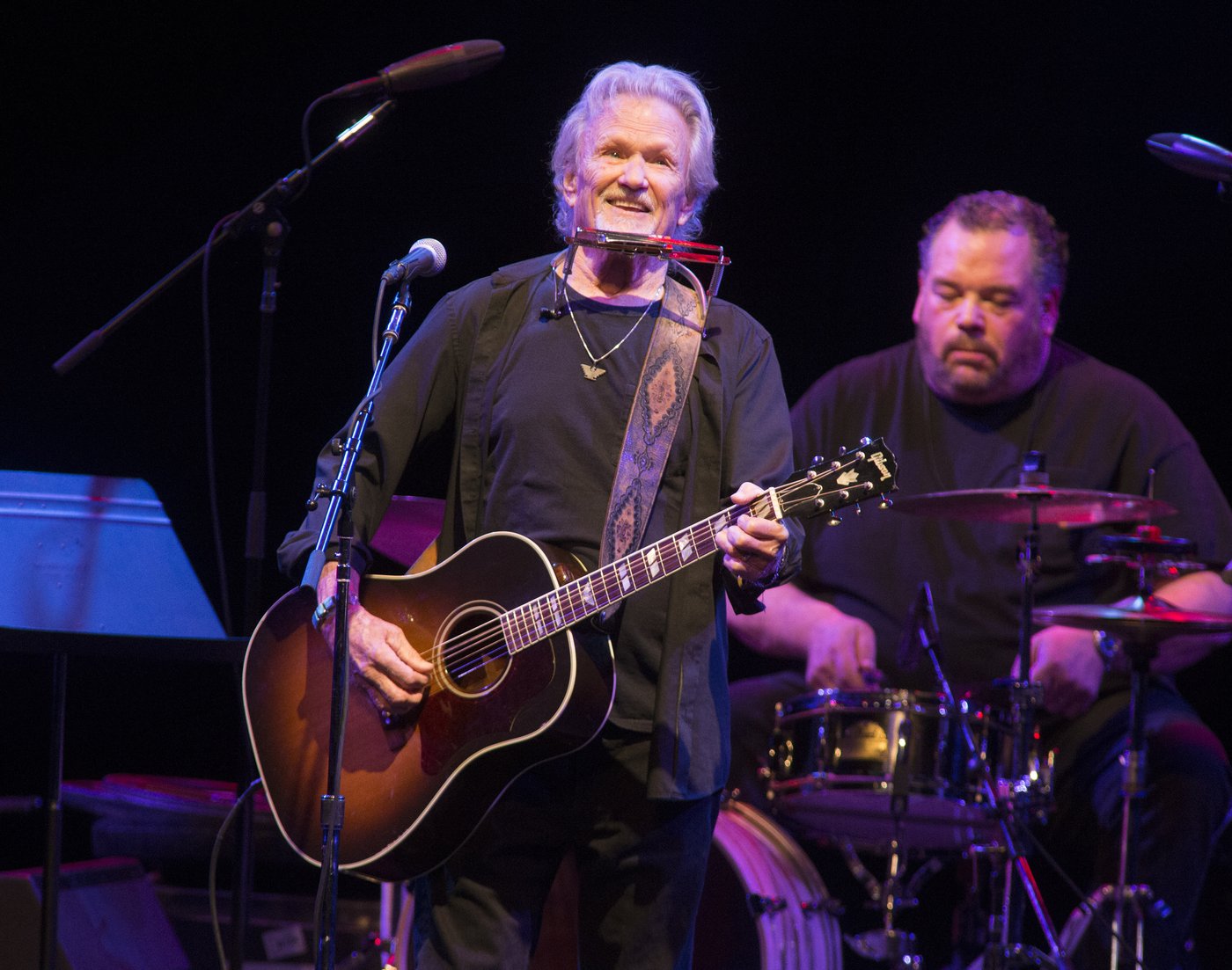 Kris Kristofferson, singer-songwriter and actor, dies at 88 | iNFOnews.ca
