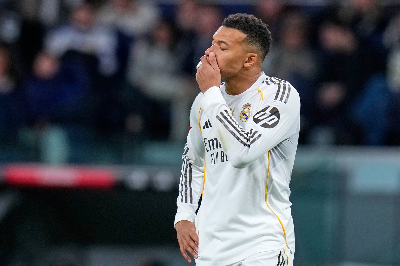 Nine-man Real Madrid loses at home for the 1st time this season | iNFOnews.ca