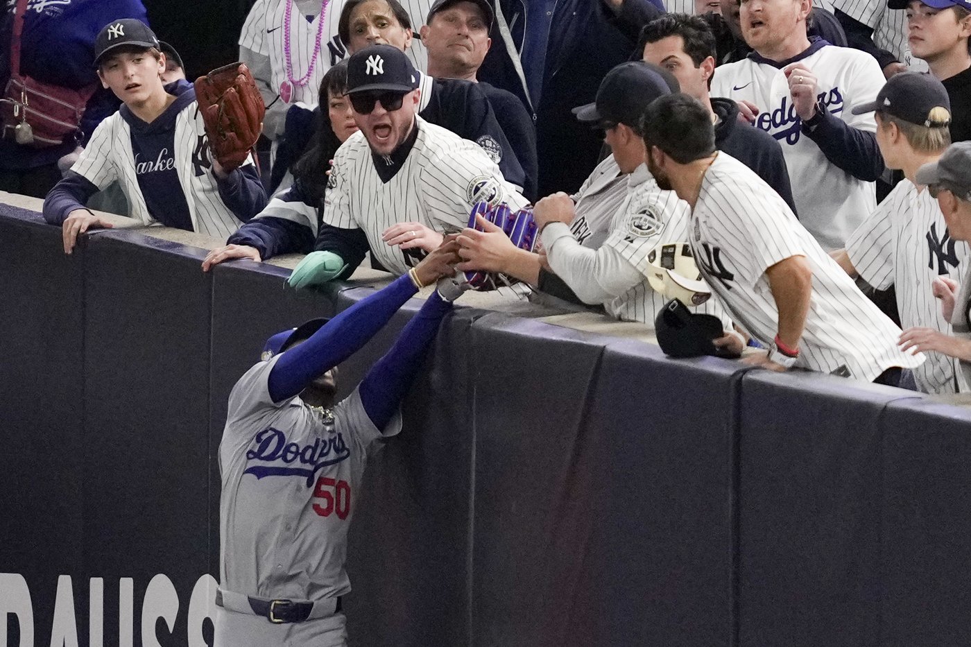 Yankees fans who interfered with Betts' catch are banned from Game 5 of the World Series | iNFOnews.ca