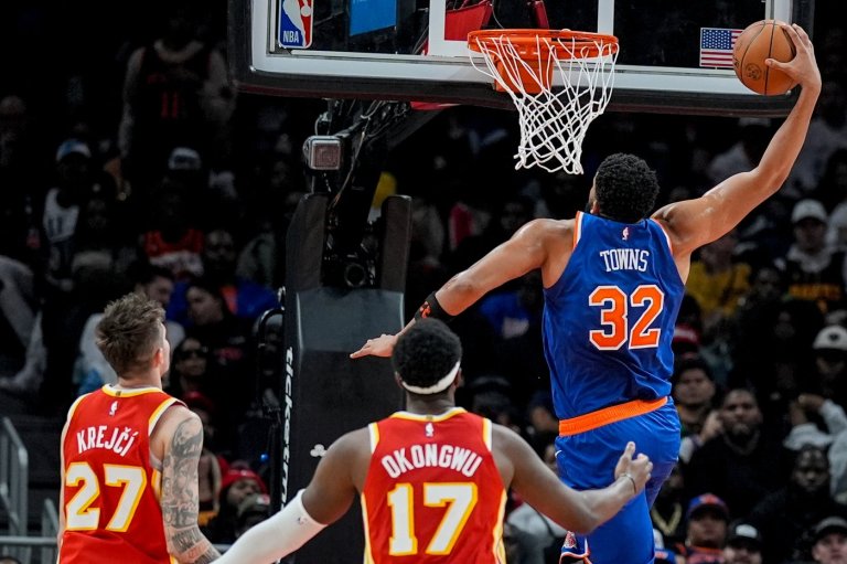 Karl-Anthony Towns scores 36 and Jalen Brunson adds 34 as Knicks hold off struggling Hawks 128-125 | iNFOnews.ca