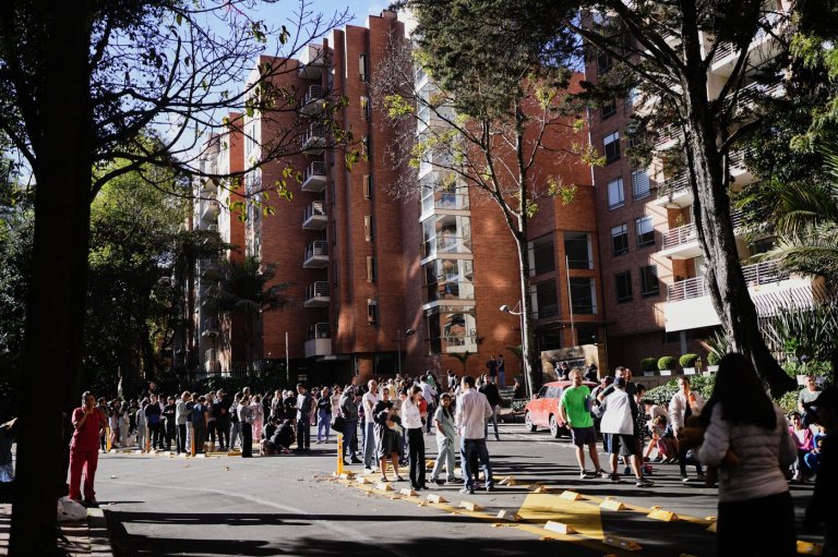 A 7.4-magnitude earthquake shakes Colombia and Ecuador, prompting people to evacuate buildings | iNFOnews.ca
