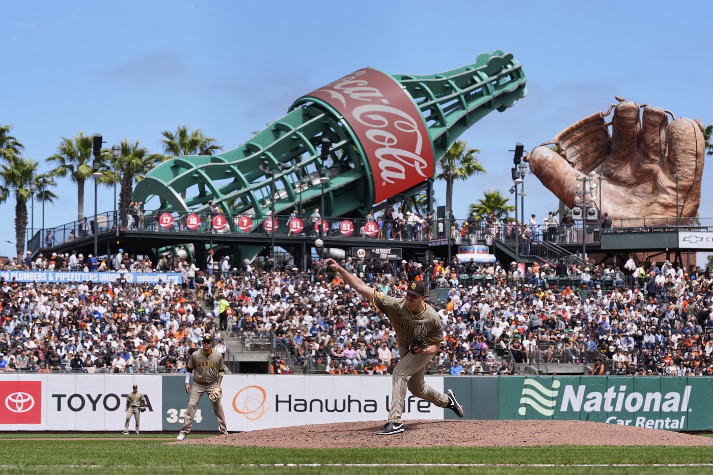 Nick Pivetta and Ramón Laureano lead Padres to 11-1 win over Giants for 3-game sweep | iNFOnews.ca