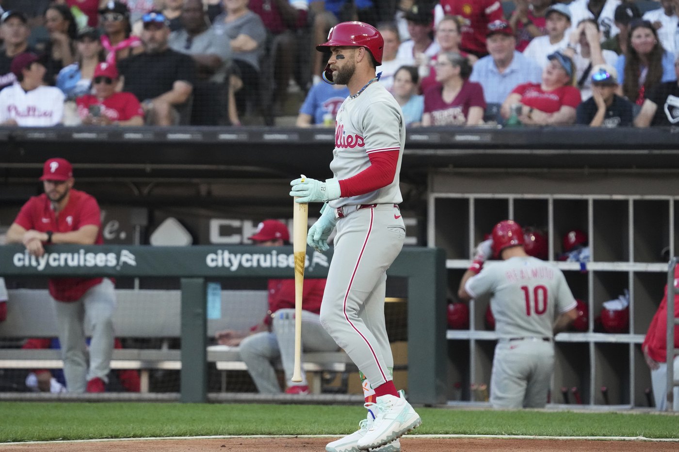 Baseball Commissioner Rob Manfred confronted by Bryce Harper during meeting, AP source says | iNFOnews.ca