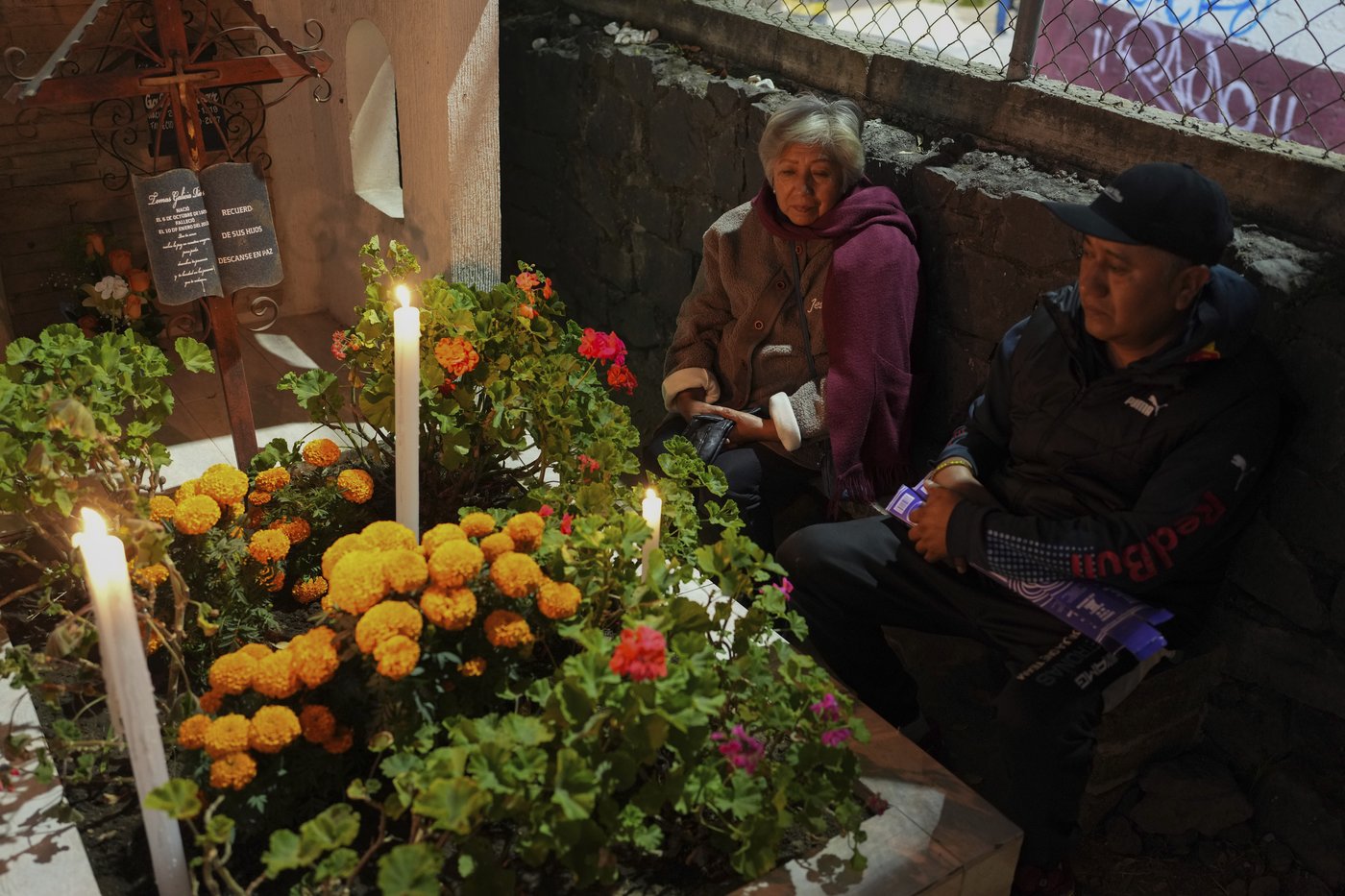 As Mexicans celebrate Day of the Dead, they grapple with what it means to hold on to tradition | iNFOnews.ca