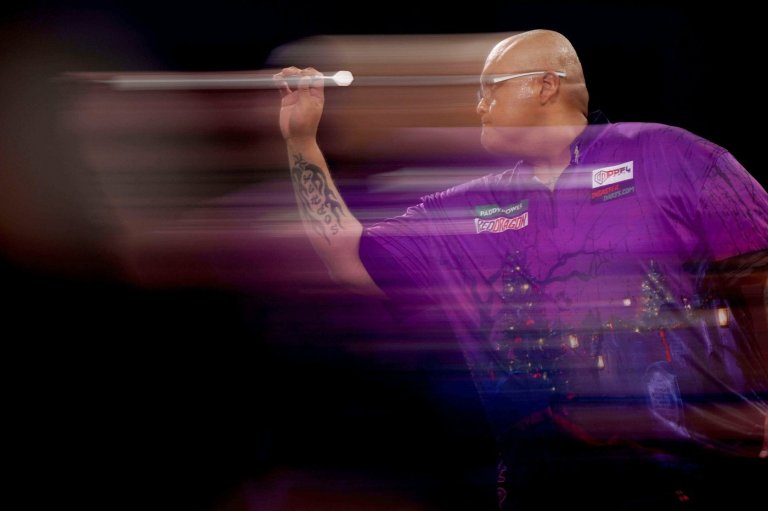 Canada's Matt (Ginja Ninja) Campbell beaten at world darts championships in London | iNFOnews.ca